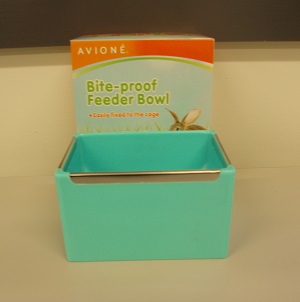 SMALL ANIMAL FEEDER BOX BITE PROOF SCREW ON BLUE 11.3x10x6.7CM SMALL ANIMAL FEEDER BOX BITE PROOF SCREW ON BLUE 11.3x10x6.7CM